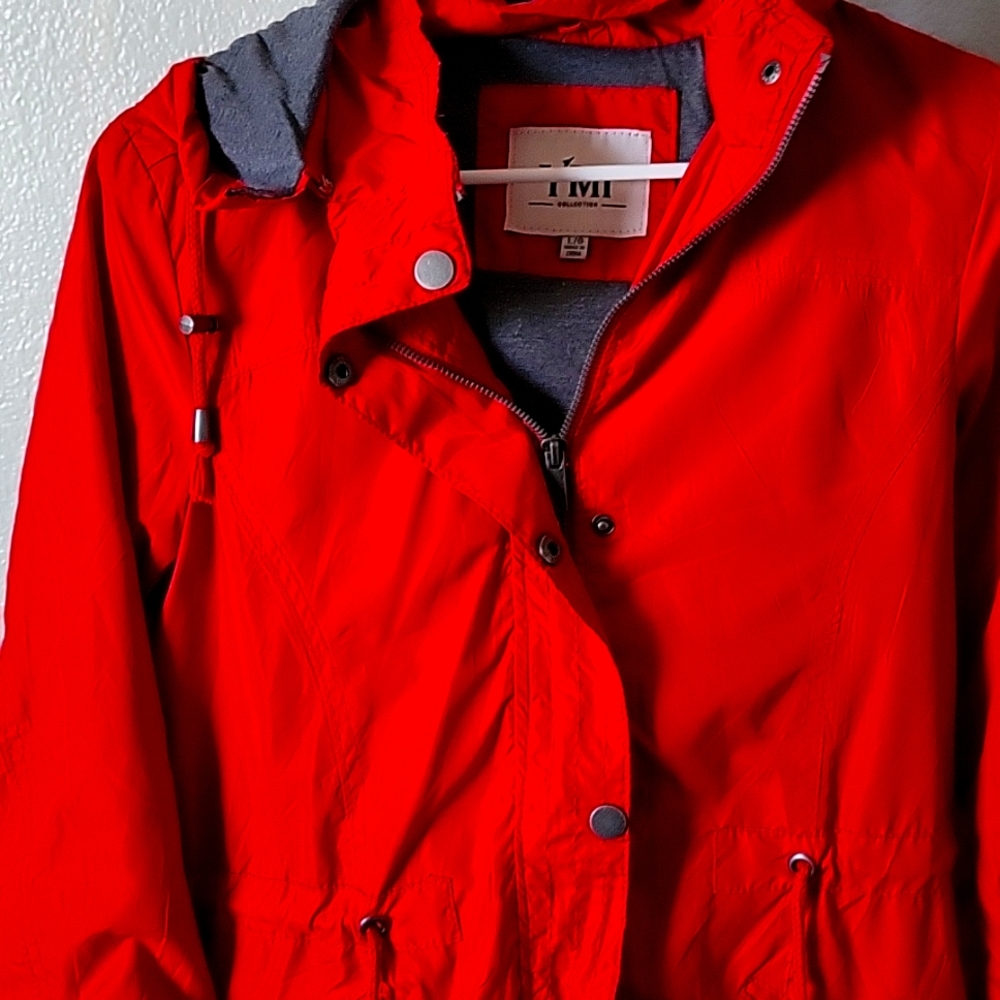 Jacket zip up and button up